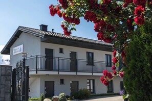 Mặt tiền nơi lưu trú