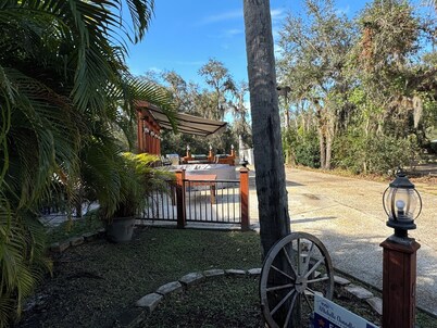Charming campsite in West Gate River Ranch with WiFi access