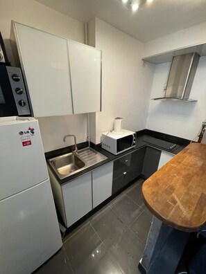 Microwave, oven, stovetop - Studio elysees (Paris)
