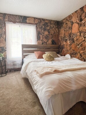 2 camere, una scrivania, ferro/asse da stiro, culla da viaggio