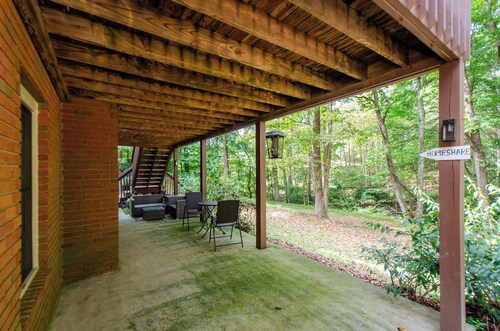 Luxury Basement Suite • Sleeps 5