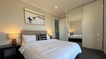 3 bedrooms, iron/ironing board, WiFi, bed sheets