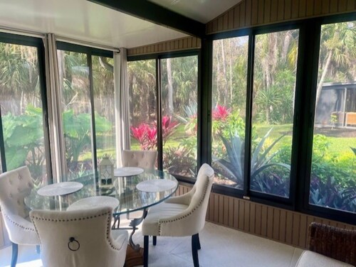 Above "Par" Golf Villa in desirable Hunters Ridge Golf and Country Club