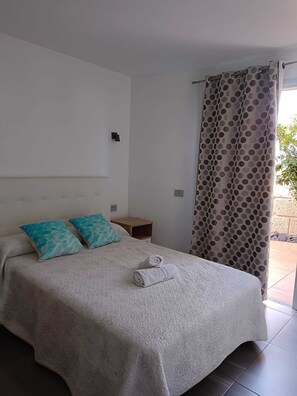 3 bedrooms, iron/ironing board, WiFi, bed sheets - LUXURY VILLA SEA VIEWS HEATED POOL private jacuzzi wifi bbq parking tennis court (Candelaria)