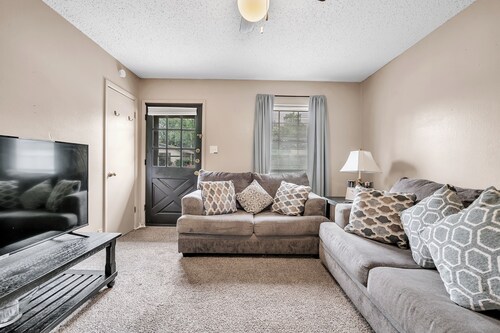 Comfy 3-bedroom house with WiFi and AC in Georgetown