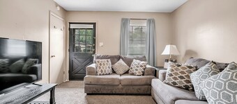 Comfy 3-bedroom house with WiFi and AC in Georgetown