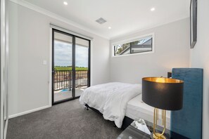 3 slaapkamers, een strijkplank/strijkijzer, wifi, beddengoed