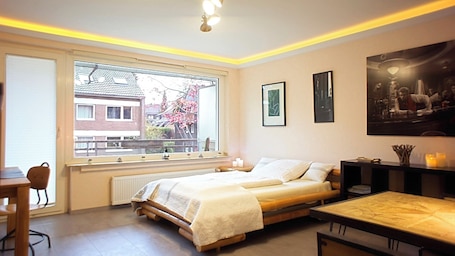 1 bedroom, iron/ironing board, WiFi, bed sheets. Single Apartment