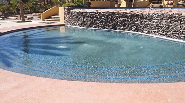 2 piscinas al aire libre