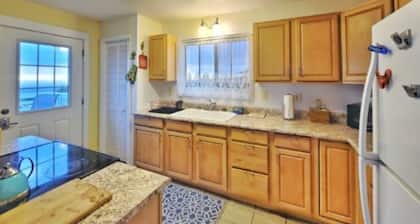 Charming 2-bedroom cottage in Ocean View with WiFi access!