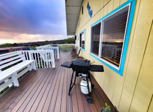 Terrace/patio - Charming 2-bedroom cottage in Ocean View with WiFi access! (Ocean View)