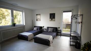 8 bedrooms, WiFi, bed sheets