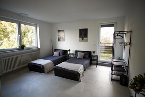 8 bedrooms, WiFi, bed sheets