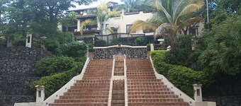 2-bedroom resort in wonderful Playas del Coco with WiFi, AC; extra sleeper 