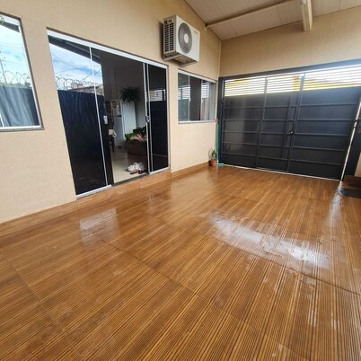 Cozy room with suite in a house in Setor Goiânia 2, Goiânia for families.