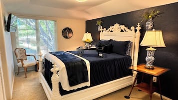 3 bedrooms, desk, iron/ironing board, travel crib