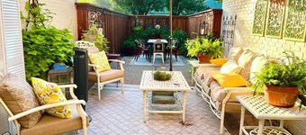 The Rustic Chandelier- 3 bedrooms 2 1/2 baths, full kitchen, 4 TV's and WIFI 