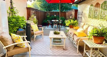 The Rustic Chandelier- 3 bedrooms 2 1/2 baths, full kitchen, 4 TV's and WIFI