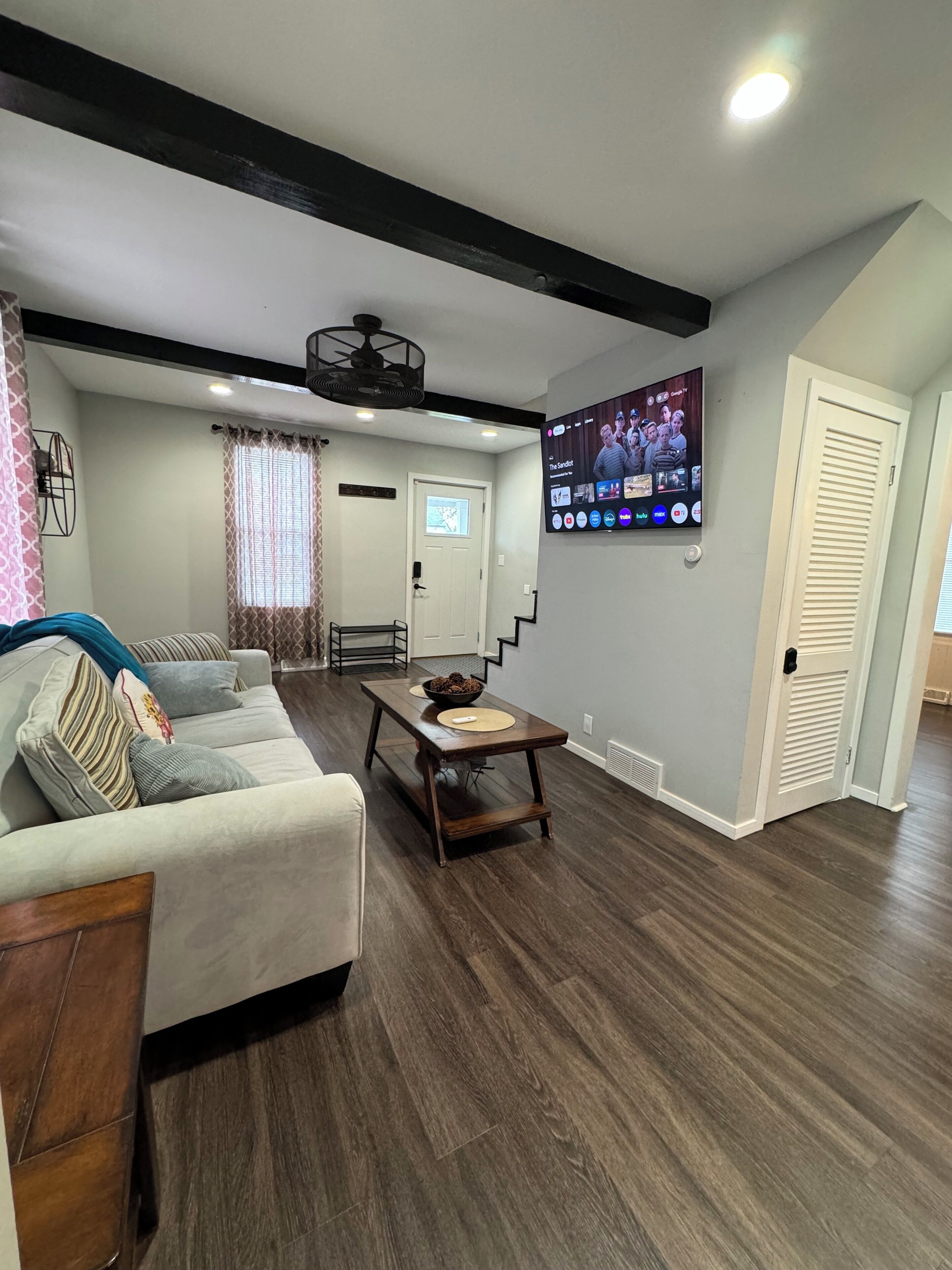 Smart TV, computer monitors