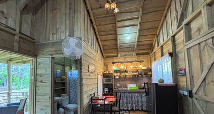 Charming cabin with WiFi in San Isidro de El General, 40 minutes to the beach