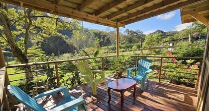 Charming cabin with WiFi in San Isidro de El General, 40 minutes to the beach