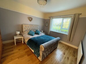 4 Schlafzimmer, Bügeleisen/Bügelbrett, WLAN, Bettwäsche