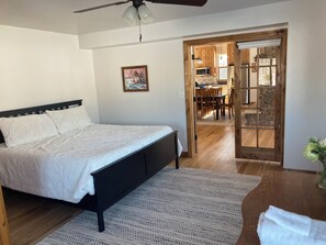 6 bedrooms, free WiFi, bed sheets