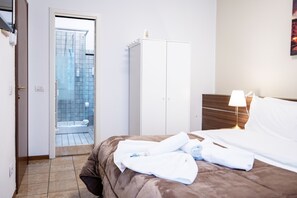 Comfort Room, River View | Iron/ironing board, free WiFi - Vitti's home Verona 5  (Verona)