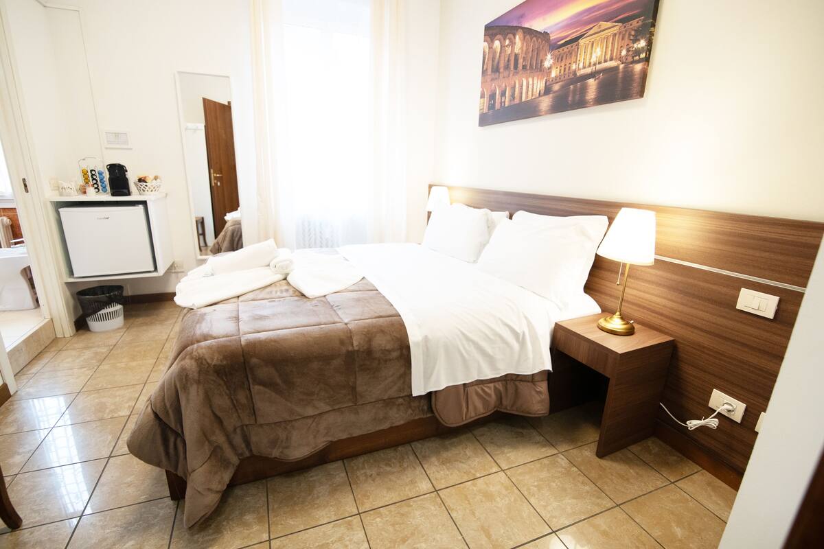 Comfort Room | Iron/ironing board, WiFi (free)