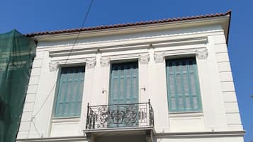 Căn hộ phong cách cổ điển, ban công, quang cảnh thành phố | 1 phòng ngủ, két bảo mật tại phòng, bàn