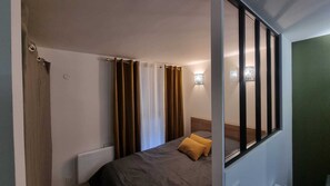 1 bedroom, iron/ironing board, travel crib, free WiFi - Cosy little nest 25 minutes from Paris, all comforts (Bouffémont)