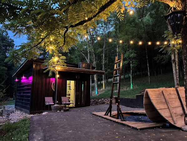 Property grounds - Luxe Cabin • Hot Tub • Outdoor Movie Screen • Mountains (Pleasant Shade)