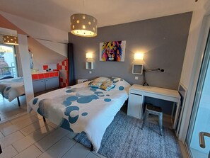 3 bedrooms, desk, iron/ironing board, travel cot