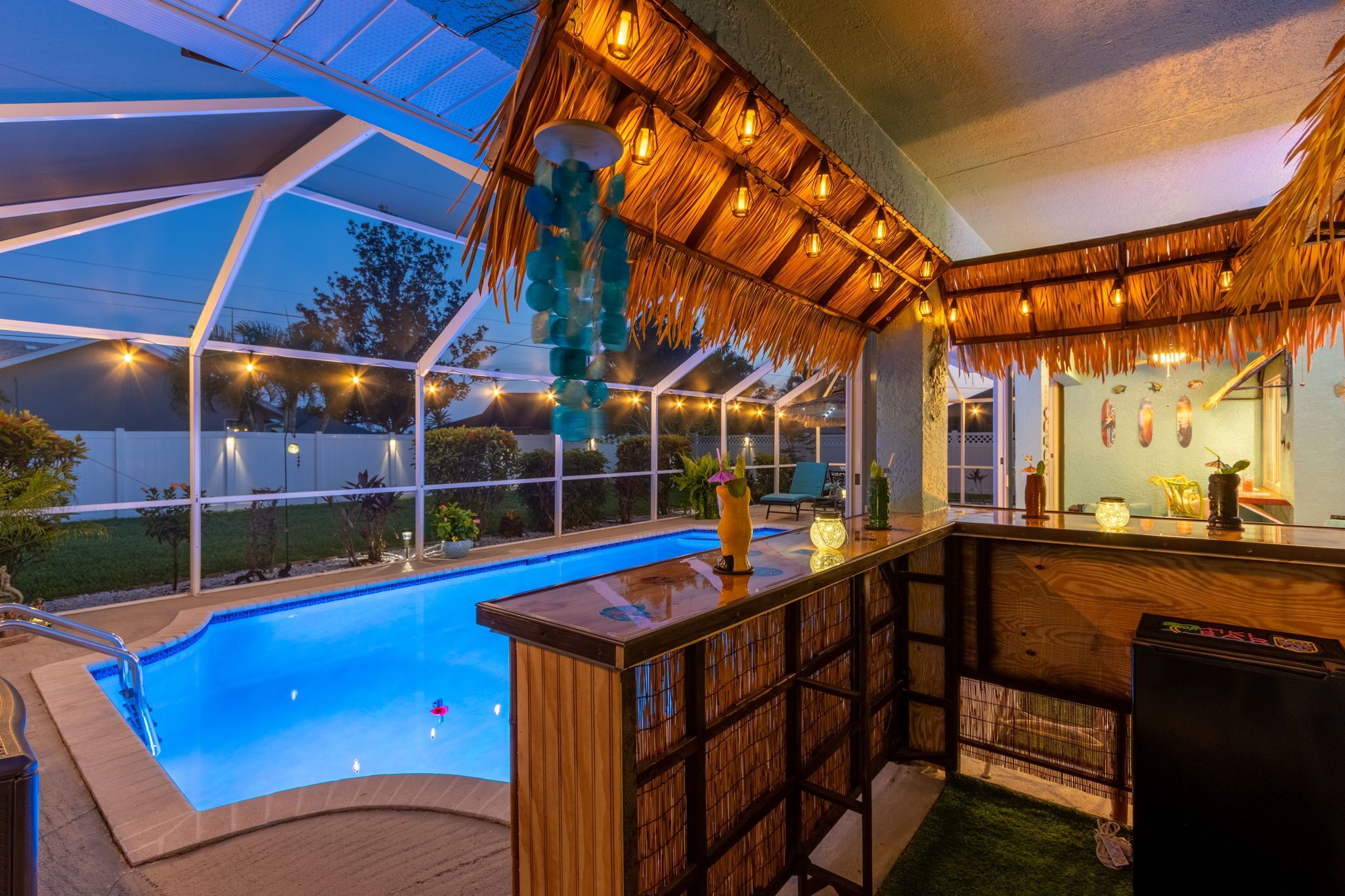 Een buitenzwembad, een verwarmd zwembad