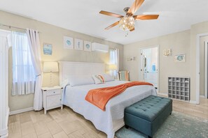 3 bedrooms, desk, iron/ironing board, free WiFi