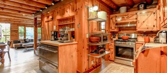 Tranquil & Private 2-Bdrm Cabin w/ Hot Tub