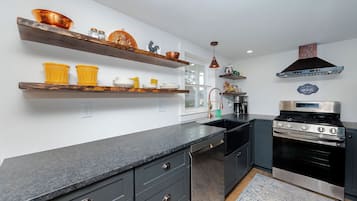 冰箱、微波炉、烤箱、炉灶