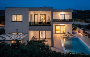 A heated pool - Awesome home in Primosten (Primosten)