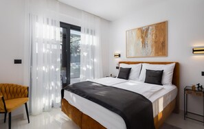 5 habitaciones, tabla de planchar con plancha y cuna de viaje 