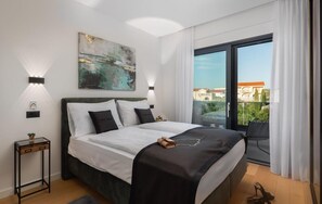 5 chambres, fer et planche à repasser, lit de bébé portatif