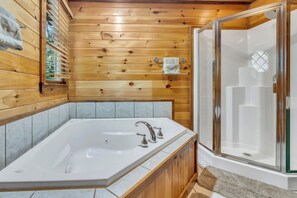 Whirlpool, Haartrockner, Handtücher, Toilettenpapier