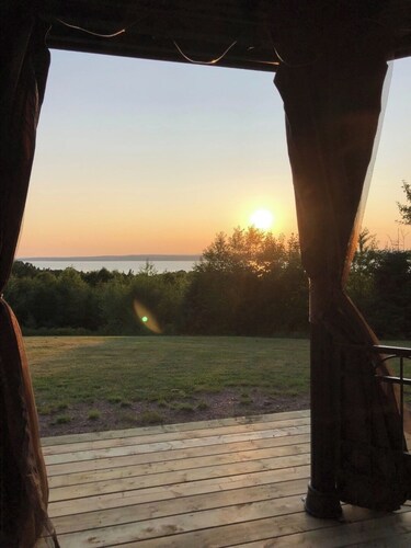 Private cabin in Boisdale. Perfect getaway for the whole family with a view!