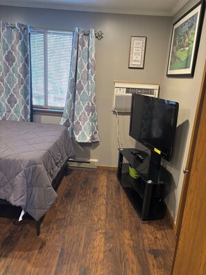 2 bedrooms, desk, iron/ironing board, free WiFi - Charming 2-bedroom townhome in Poconos finest area, near many fun activities. (Bushkill)