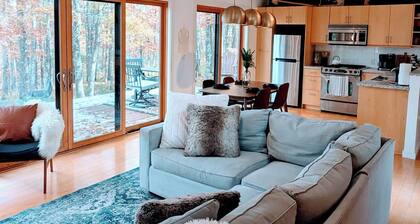 Modern
Cabin-HotTub -Lake Peaceful Escape!