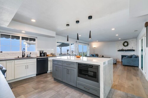 Luxury Spacious 5-bedroom villa in Gated Community at Diamond Bar with AC, WiFi