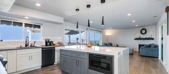 Luxury Spacious 5-bedroom villa in Gated Community at Diamond Bar with AC, WiFi