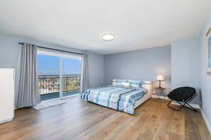 5 bedrooms, iron/ironing board, WiFi, bed sheets