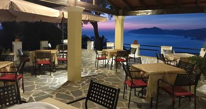 Charming 2-bedroom house with AC, WiFi in amazing Corfu
