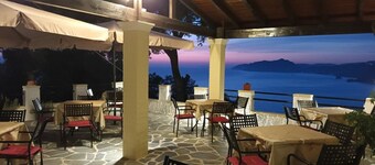 Charming 2-bedroom house with AC, WiFi in amazing Corfu