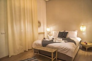 5 bedrooms, in-room safe, iron/ironing board, travel cot